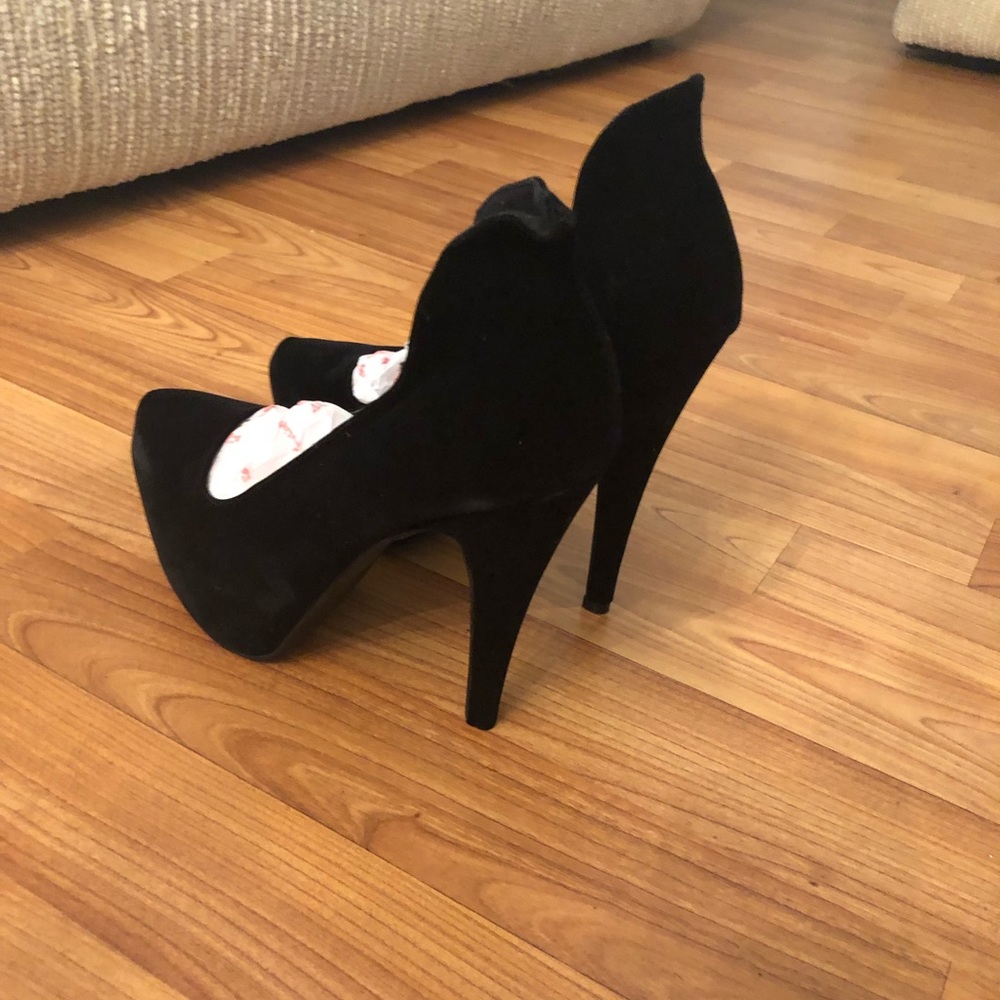 Suede Pumps - Picture 3 of 5